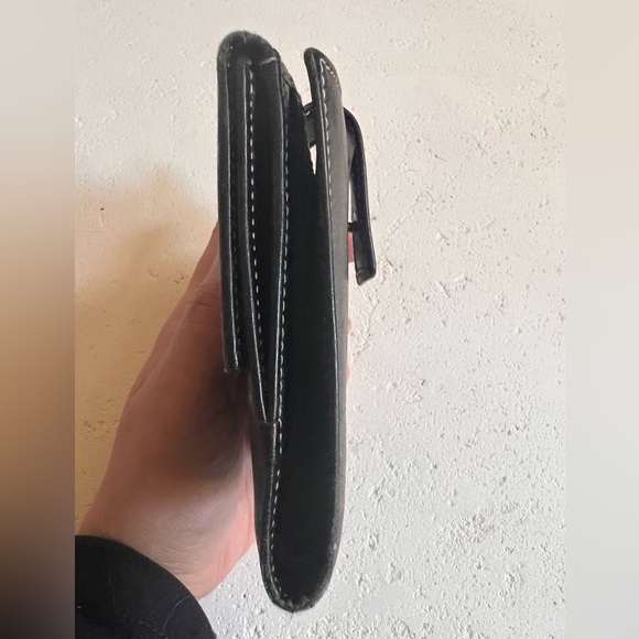 Gucci Vintage Leather Compact Wallet - Picture 6 of 13